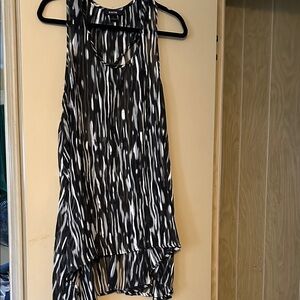 Kaktus Black and White Sleeveless Blouse